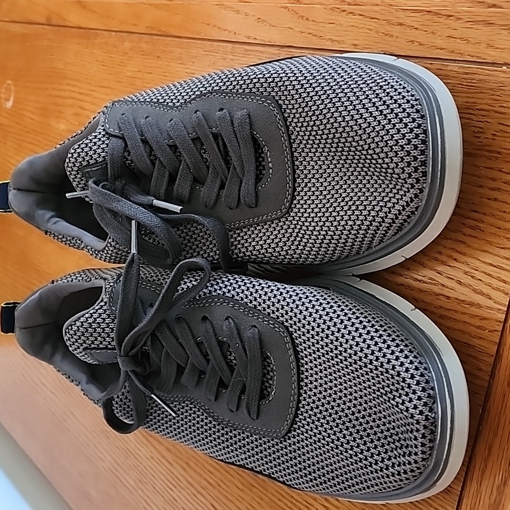 A Frame gray athletic shoe